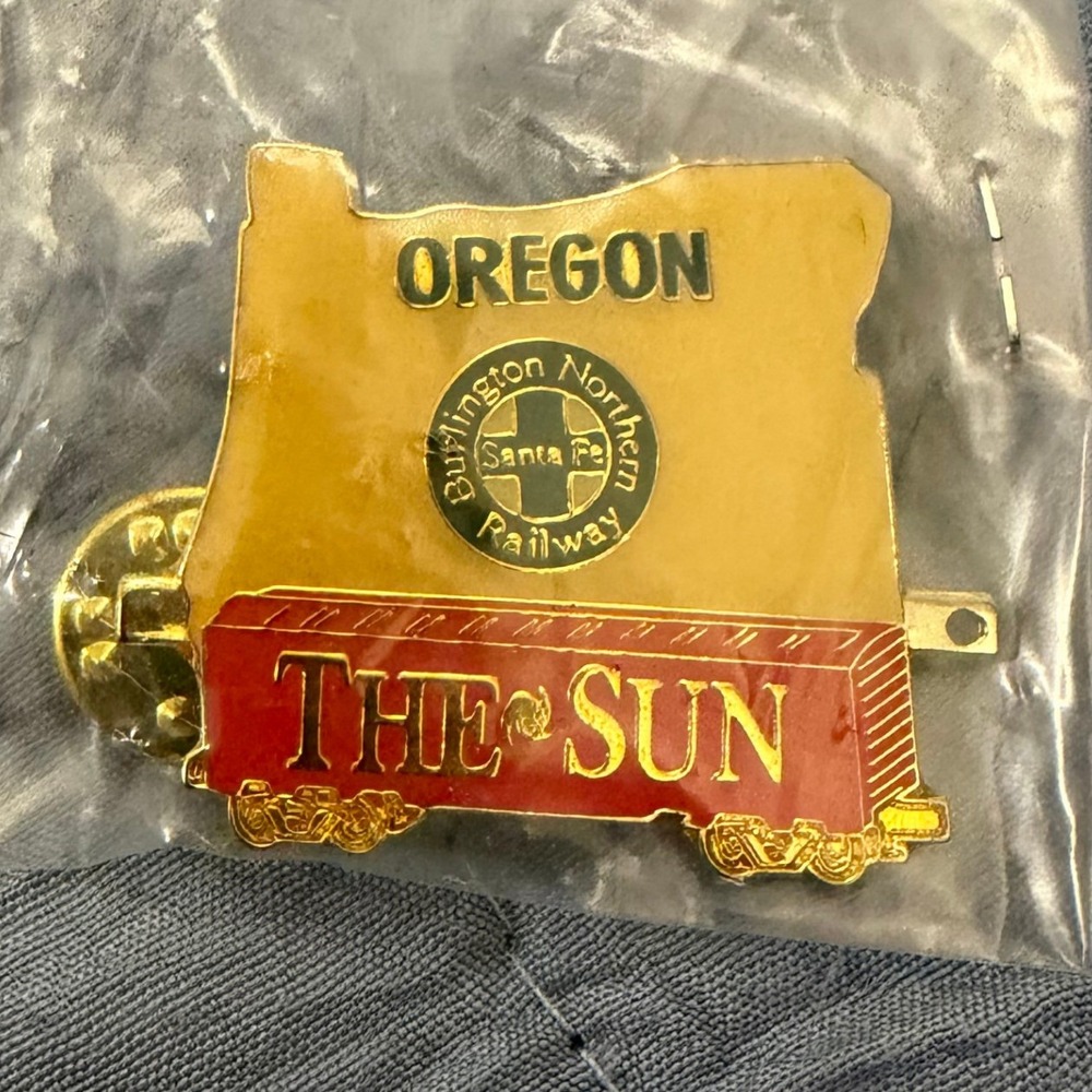 BNSF Railway Oregon The Sun Train Lapel Pin Burlington Northern Santa Fe Gold